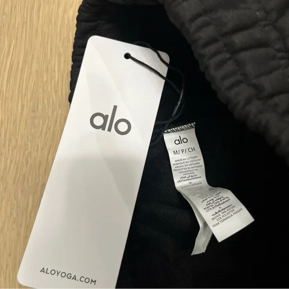 ALO Yoga Unisex Black Zip-Up Hoodie and Jogger Set - Picture 14 of 15